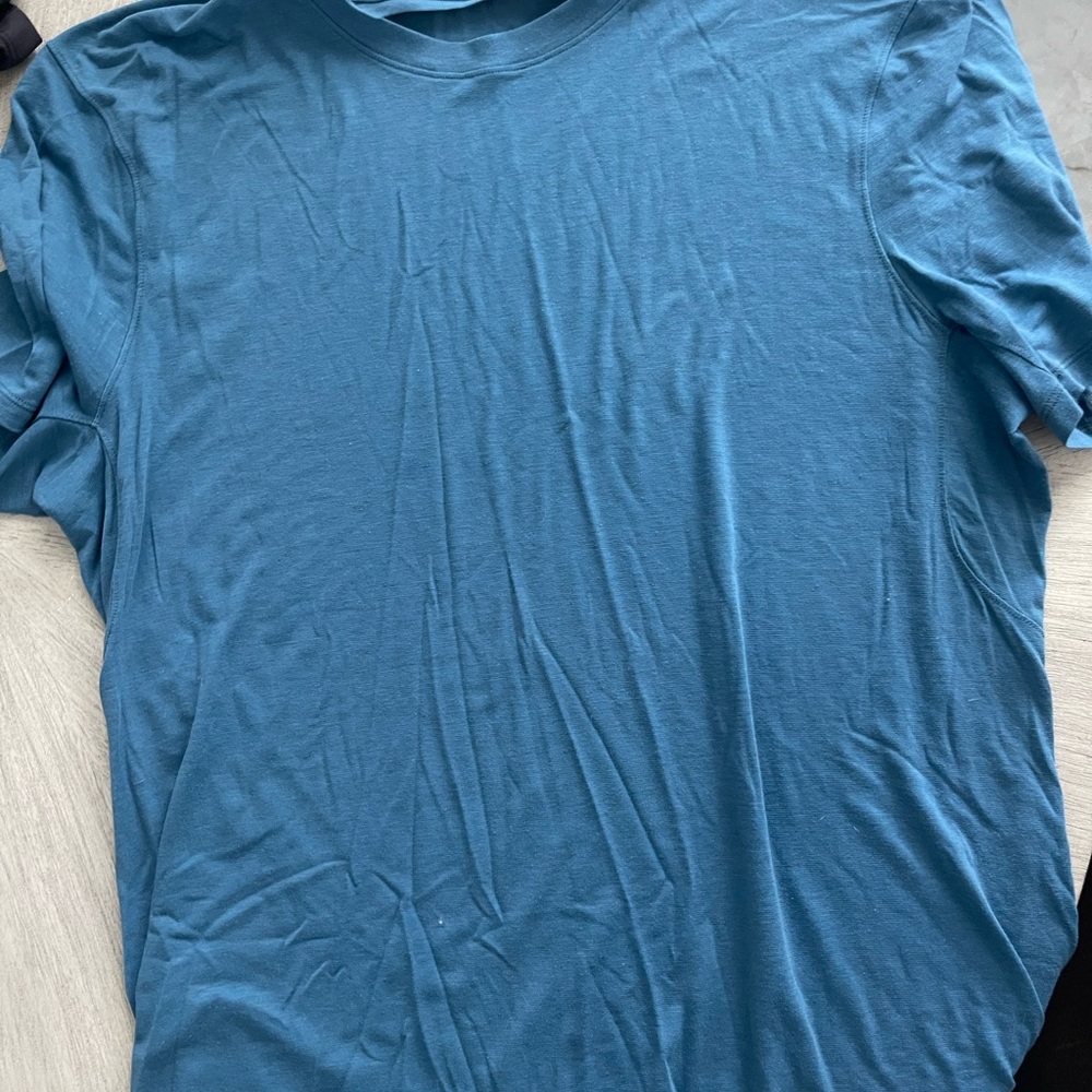 Men's grey and Blue T-Shirt lot size large lululemon
